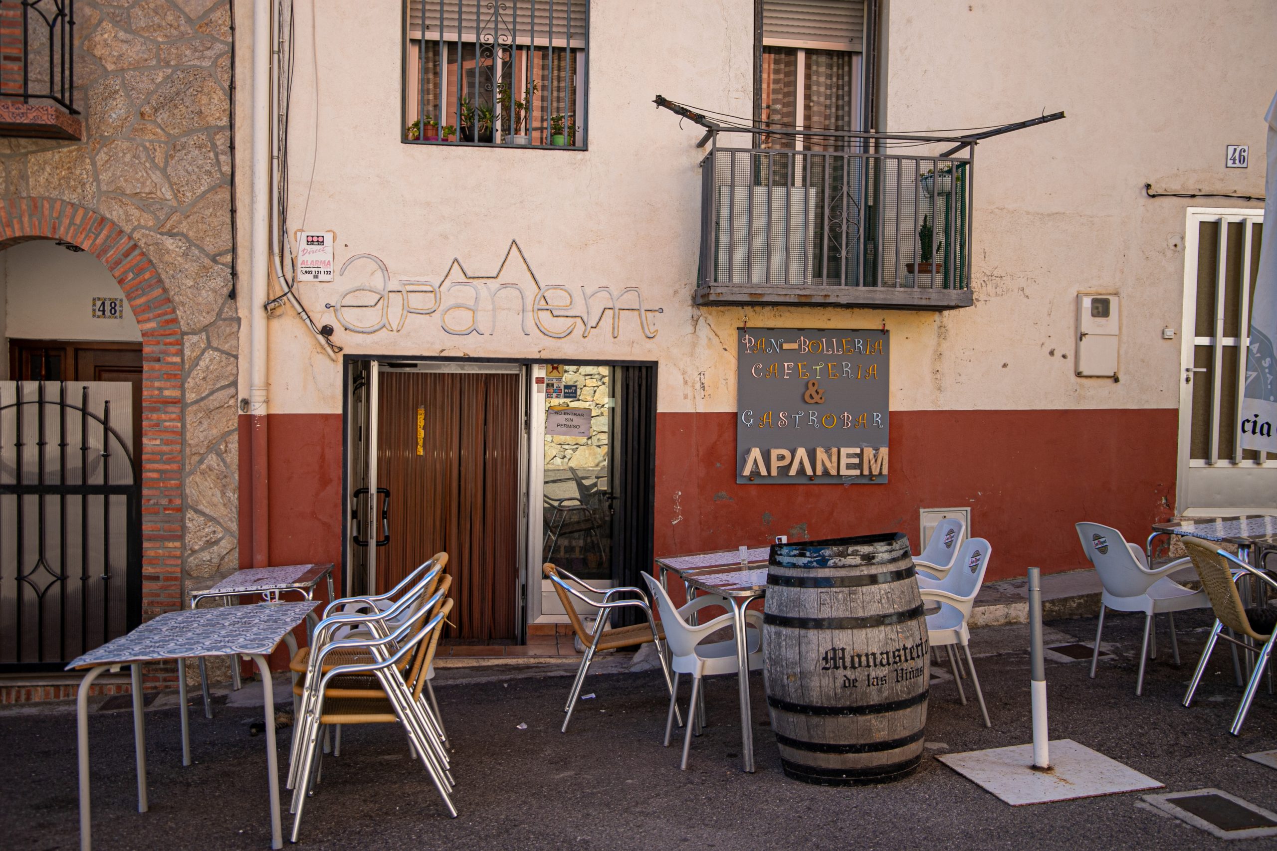 Bar Apanem